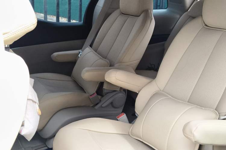 Used Buick GL8 2023 Land Executive Class Smart Enjoyment Model
