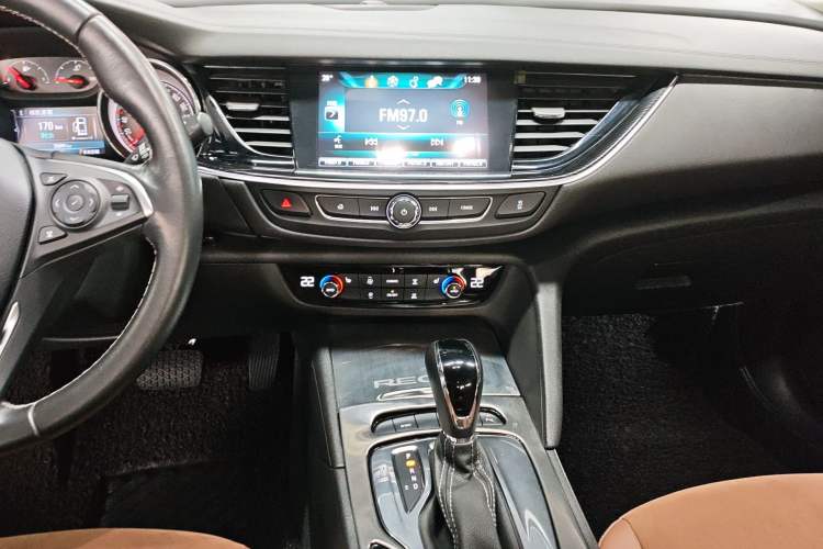 Used Buick Regal 2019 20T Elite Version China V Standard Audio And AC Panel