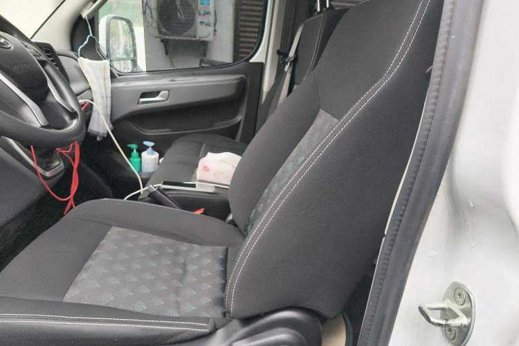 Used SAIC MAXUS Xintu V80 2025 PRO Aoyuntong 2.0T Manual Long Wheelbase Mid-Height 6/7/8/9-Seater Left Rear Seat