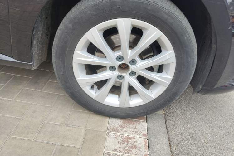 Used Volkswagen Lavida 2015 1.6L Manual Comfort Edition
