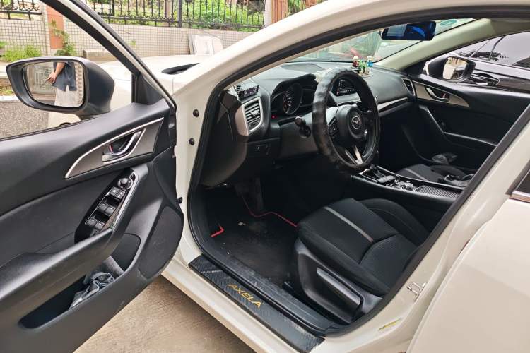 Used Mazda 3 Axela 2017 Sedan 1.5L Automatic Luxury Model Emission Standard China V Driver Seat