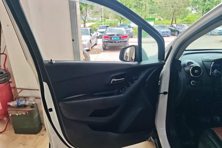 Used Chevrolet Trax 2016 1.4T Automatic Two-Wheel Drive Comfort Version with Sunroof