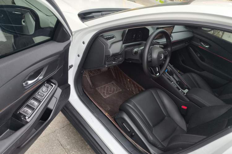 Used Honda Accord 2025 260TURBO Luxury Edition Driver Seat