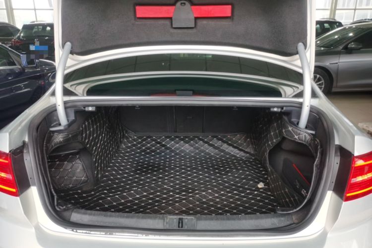 Used Volkswagen Magotan 2017 330TSI DSG Luxury Model Trunk