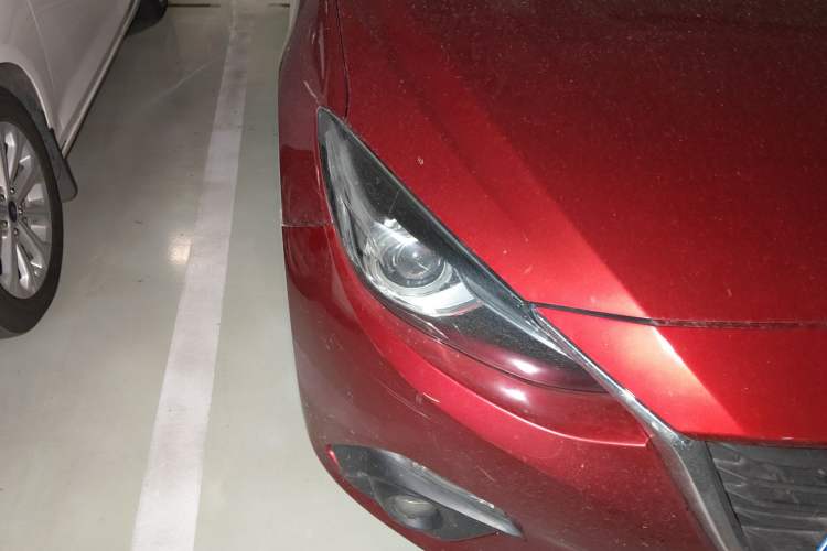 Used Mazda 3 Axela 2014 Hatchback 2.0L Automatic Sport Model Right Front Headlight