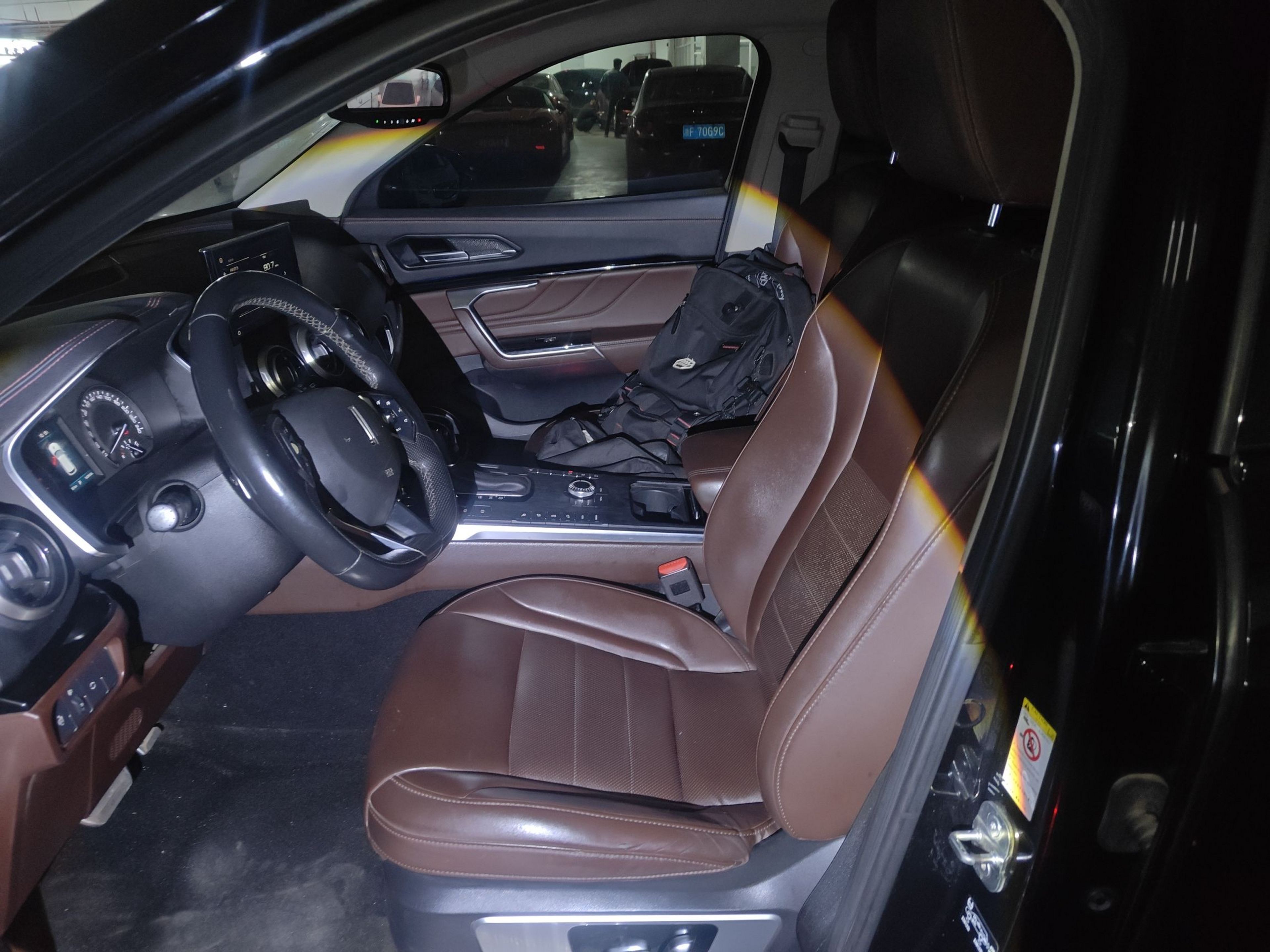 Переднее сиденье в автомобиле