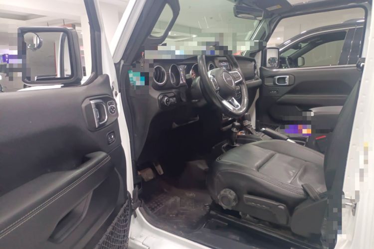 Used Jeep Wrangler 2019 2.0T Sahara Four-Door Brilliant Top Version China VI Emission Standard