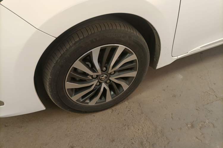 Used Toyota Corolla 2016 Dual-Engine 1.8L E-CVT Elite Edition