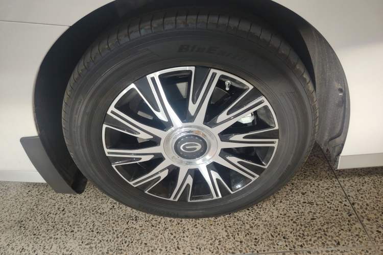 Used GAC Trumpchi Xiangwang M8 2026 Model Zongshi LiDAR Edition Right Rear Wheel Hub