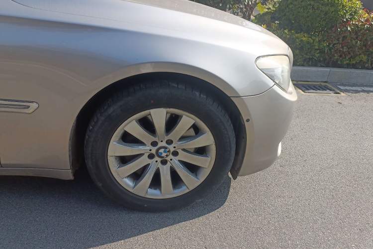 Used BMW 7 Series 2009 740Li Luxury Model Right Front Wheel Hub