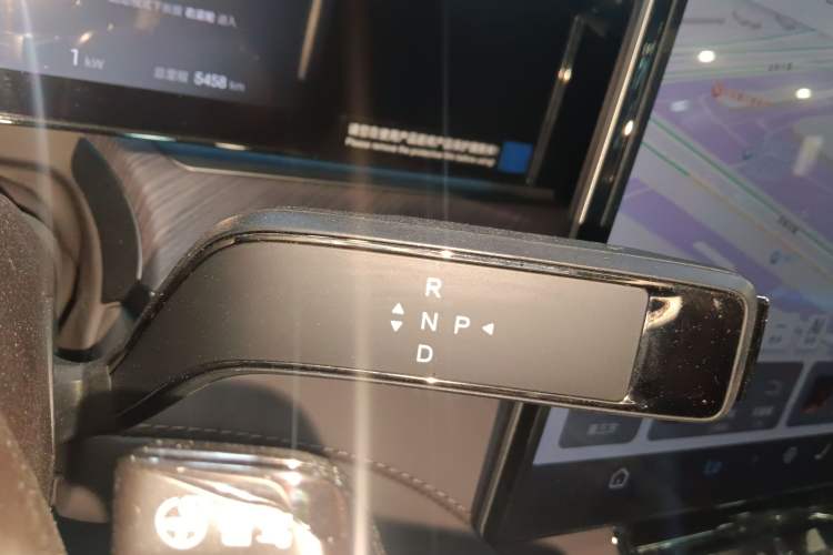 Used Denza Z9 2024 1100 km All-Wheel-Drive Ultra Version