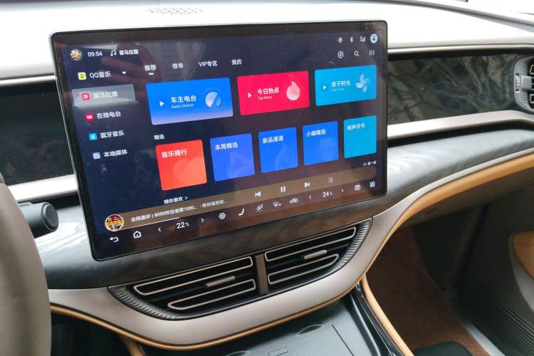 Used Denza D9 2022 DM-i 1040 Prestige Model