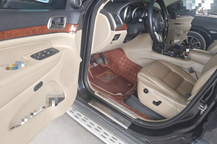 Used Jeep Grand Cherokee 2011 3.6L Luxury Navigation Edition Driver Seat