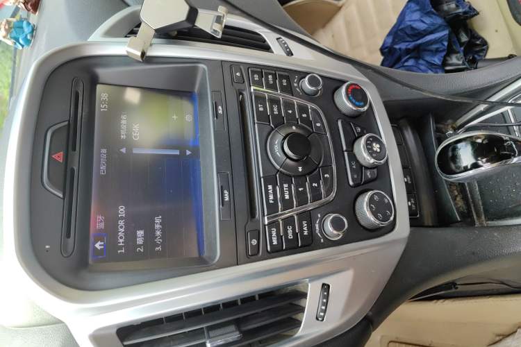 Used JMC Yusheng S350 2013 2.4T Automatic 2WD Diesel Luxury Edition 5 Seats
