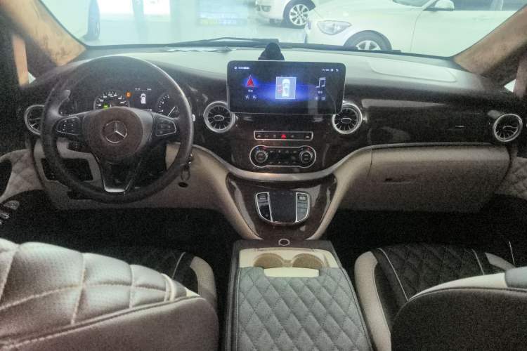 Used Mercedes-Benz Vito 2018 2.0T Business Version China VI Emission Standard
