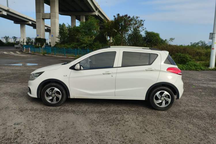 Used Baojun 310 2016 1.2L manual Comfort trim level