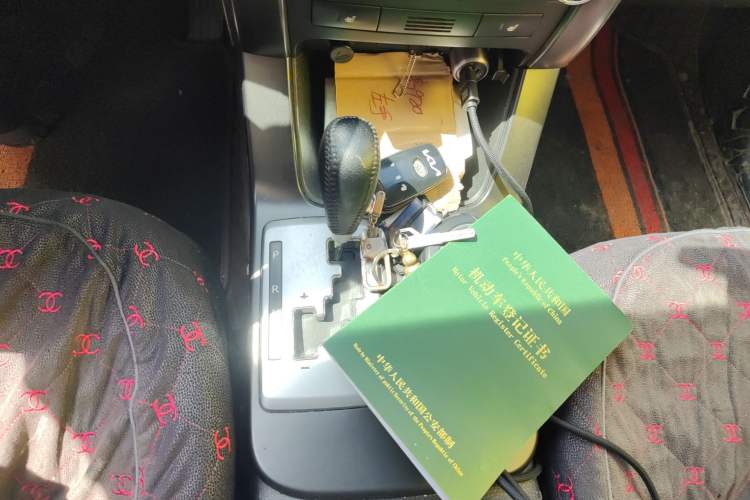 Used Kia Sorento 2012 2.4L Gasoline Luxury Edition Gear Lever