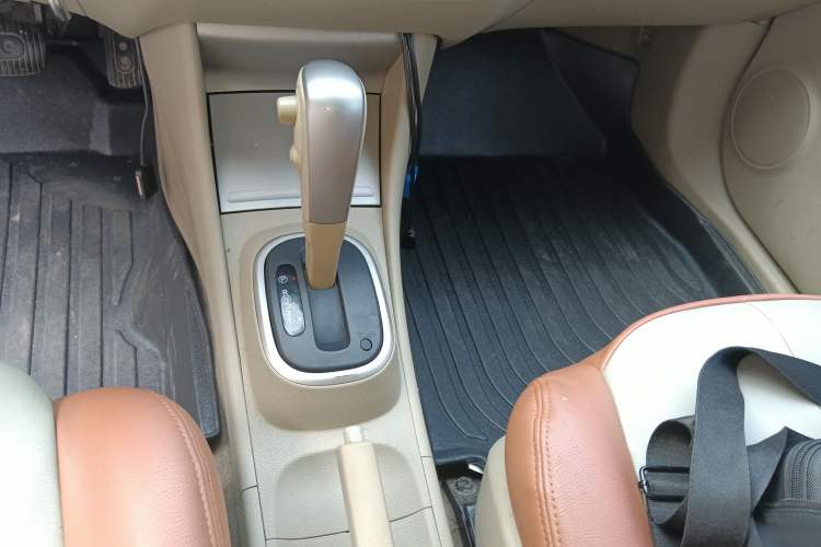 Used Nissan Sylphy 2016 Classic 1.6XE Automatic Leading Edition Gear Lever