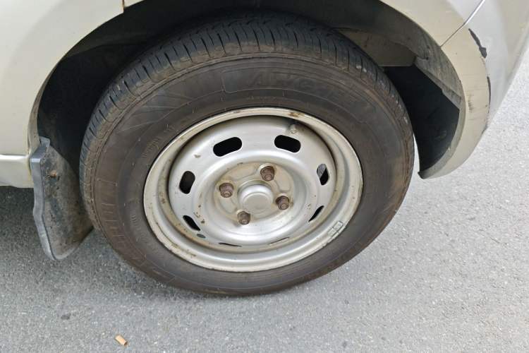 Used BAIC Weiwang 306 2011 1.3L base model 7 seats
