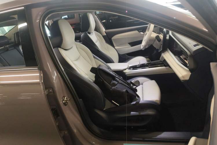 Used Volkswagen Passat 2025 Pro 380TSI Dragon Glory Edition Right Front Seat