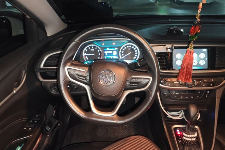 Used Buick GT 2016 18T Dual-Clutch Luxury Model Steering Wheel