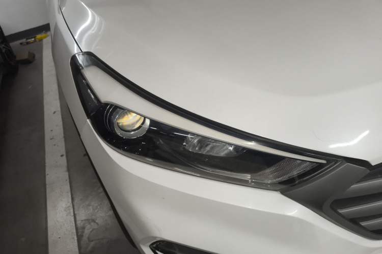 Used Hyundai Tucson 2015 1.6T Dual-Clutch Two-Wheel-Drive Smart Model Right Front Headlight