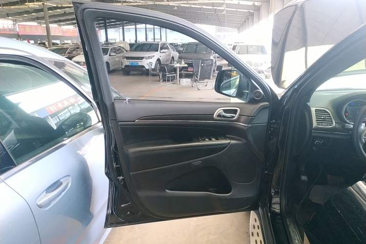 Used Jeep Grand Cherokee 2017 3.6L Elite Navigation Edition