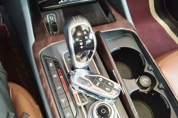 Used Maserati Levante 2016 3.0T Standard Edition Gear Lever