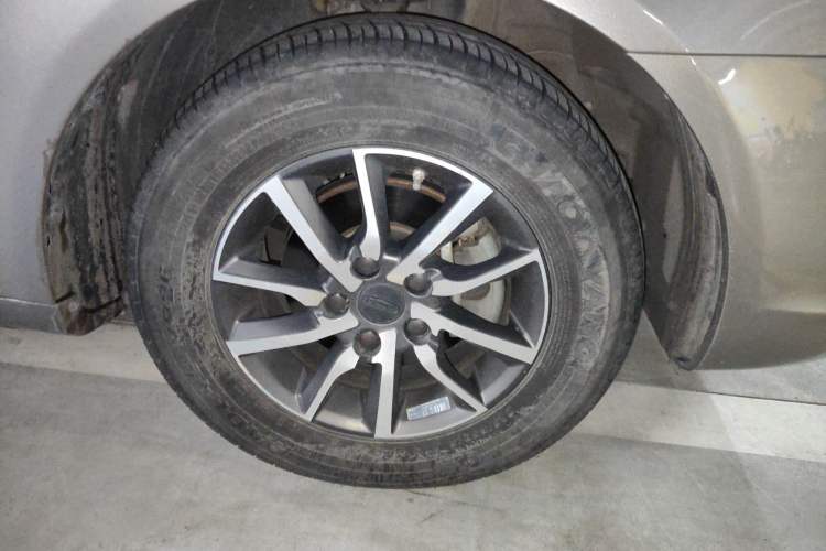 Used Geely Auto Emgrand 2019 Leading Edition 1.5L CVT Luxury Model China VI Standard Right Front Wheel Hub