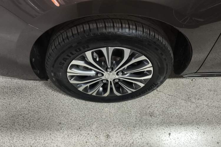 Used Buick GL8 2023 Land Executive Class 652T Luxury Model
