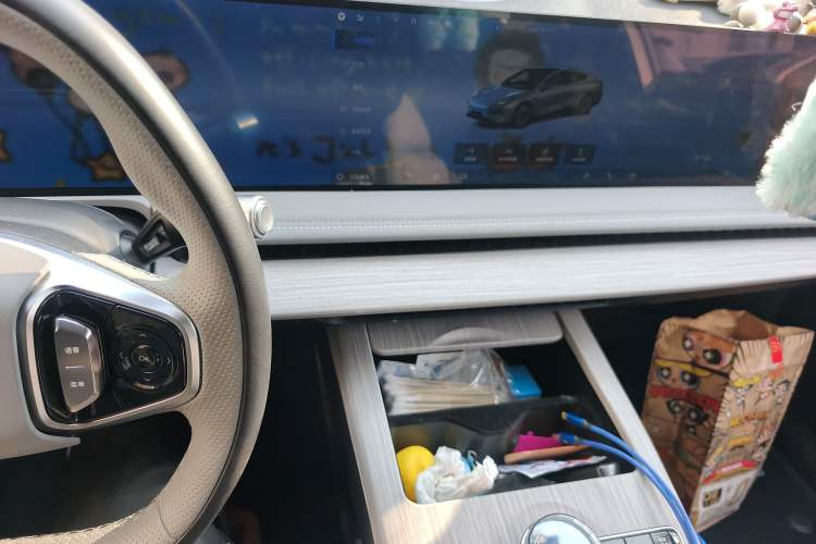 Used Geely Galaxy E8 2024 550 km Range Rear-Drive Dragon Edition Audio And AC Panel