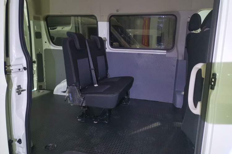 Used SAIC MAXUS Xintu V80 2024 Aotuntong Value Edition 6MT Short Wheelbase Mid-Height Roof 127 Ps 5/6 Seats
