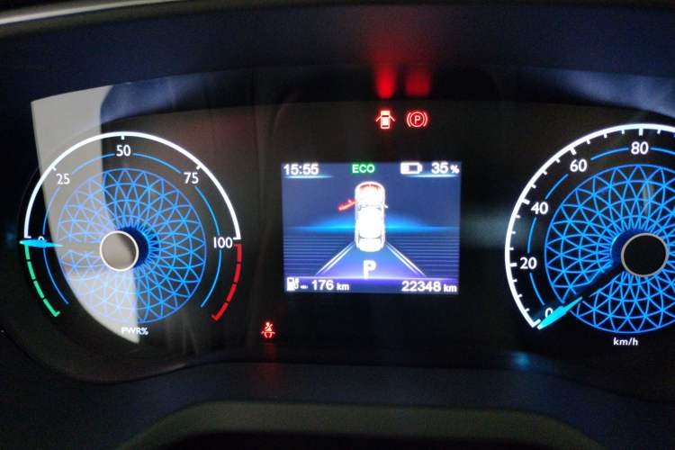 Used Hongqi E-QM5 2022 431 km Charge & Enjoy Edition