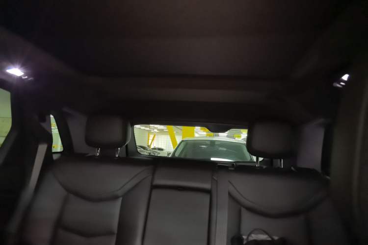 Used Cadillac XT5 2021 28T Luxury Model Headliner