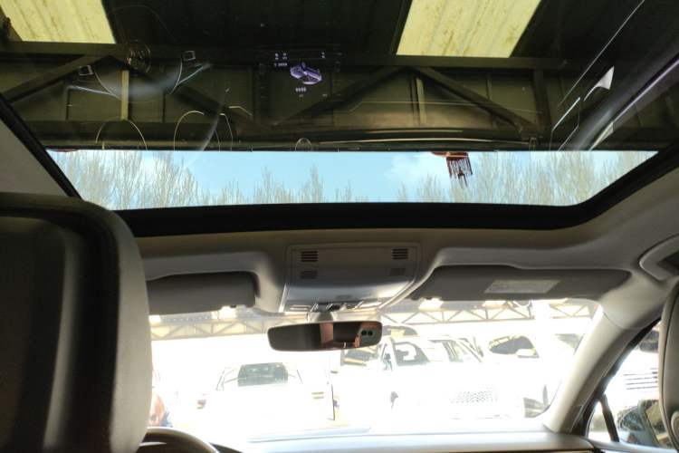 Used Volkswagen Magotan 2018 330TSI DSG Luxury Model Headliner