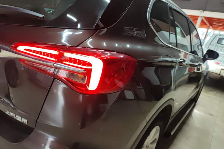 Used Buick Envision 2020 20T Two-Wheel Drive Luxury Model Right Rear Taillight