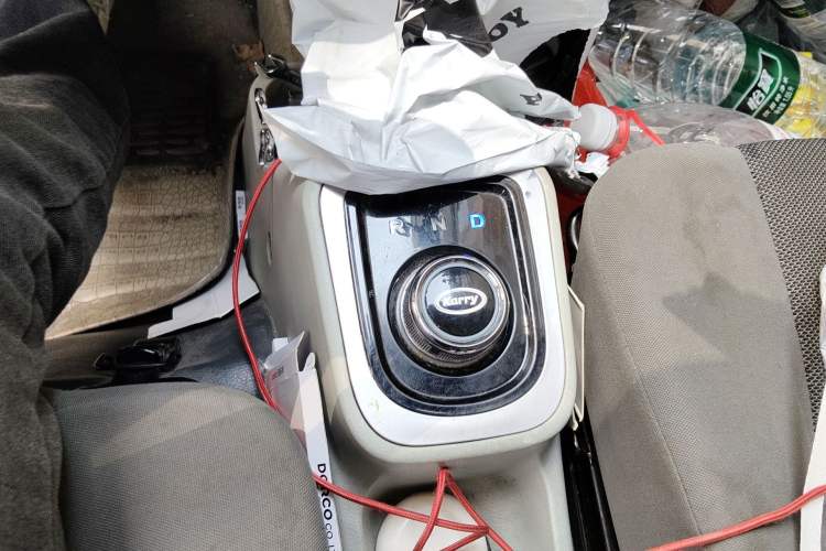 Used Karry Youyou EV 2021 Van Model SQR5037 Gear Lever