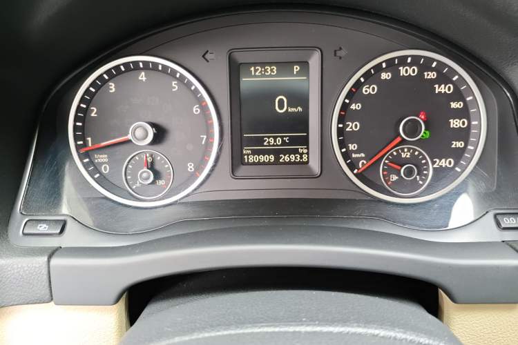 Used Volkswagen Tiguan 2012 1.8TSI Automatic Two-Wheel Drive Urban Edition Odometer Close Up