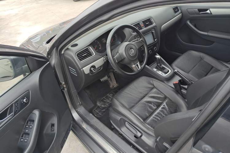 Used Volkswagen Sagitar 2014 Revised Version 1.6L Automatic Comfort Edition
