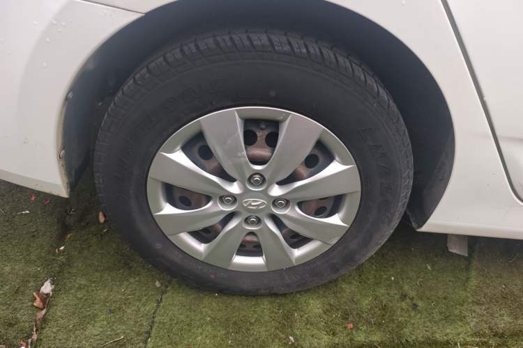 Used Hyundai Verna (older generation) 2014 1.4L Manual Smart GLS Trim Exterior 5