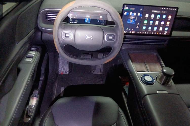 Used XPeng G6 2023 580 Long-Range Max Steering Wheel