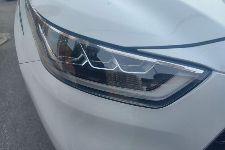 Used Toyota Highlander 2023 2.5L Smart Electric Hybrid Dual-Engine Four-Wheel Drive Prestige Version – 7 Seats Right Front Headlight