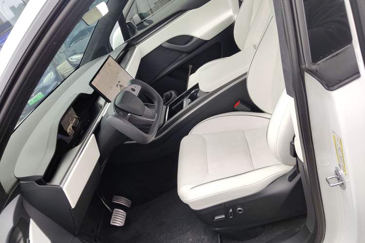 Used Tesla Model X 2023 Three-Motor All-Wheel-Drive Plaid Version Left Front Seat