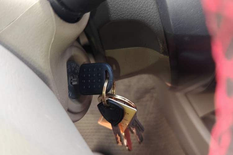 Used Nissan Livina 2010 Jingyue Edition 1.6L Manual All-Around Model Vehicle Key