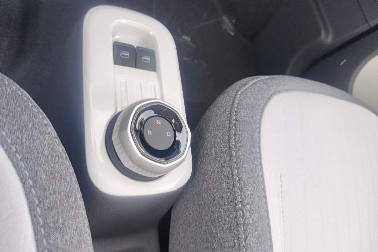 Used Geely Galaxy Panda 2025 210 km – Yuanqi Bear Gear Lever
