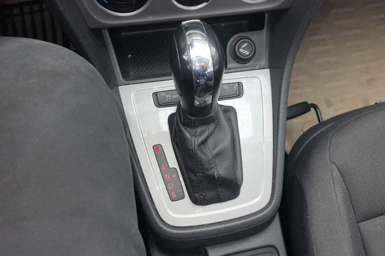 Used Volkswagen Lavida 2013 Revised Classic 1.6L Automatic Fashion Edition