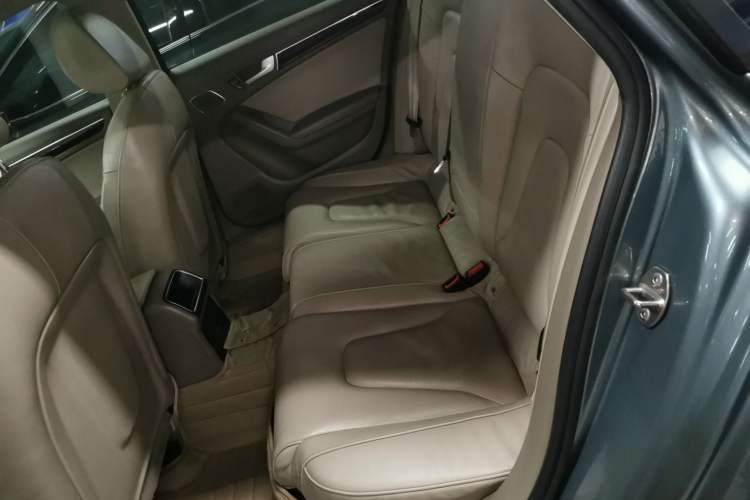 Used Audi A4L 2012 2.0 TFSI automatic Comfort trim level Left Rear Seat