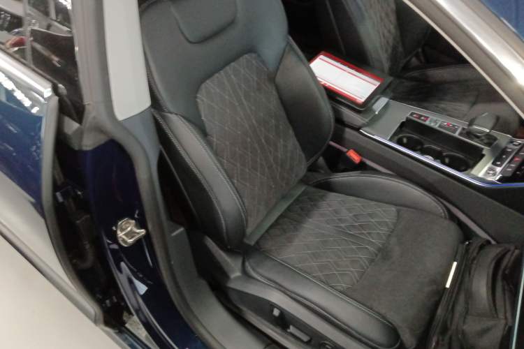 Used Audi A7L 2024 45TFSI quattro S-line Visionary Edition Flow Crystal Package