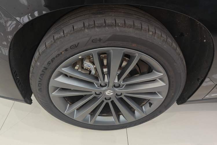 Used Leapmotor C16 2026 All-Electric 630 LiDAR Version 6-Seater
