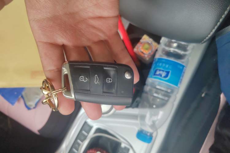 Used Volkswagen Tiguan L 2020 330TSI Automatic Two-Wheel Drive R-Line Flagship Version China VI Standard Vehicle Key